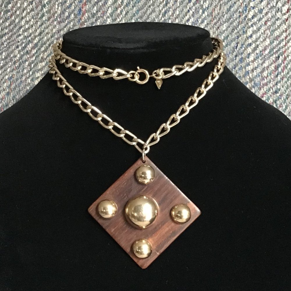Sarah Coventry Vintage Necklace Gold Tone Chain & Groovy Pendant